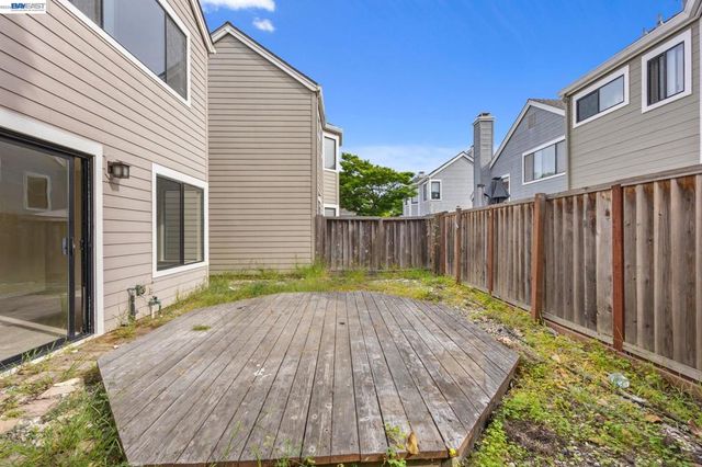 1068 Foster St, Alameda, CA 94502