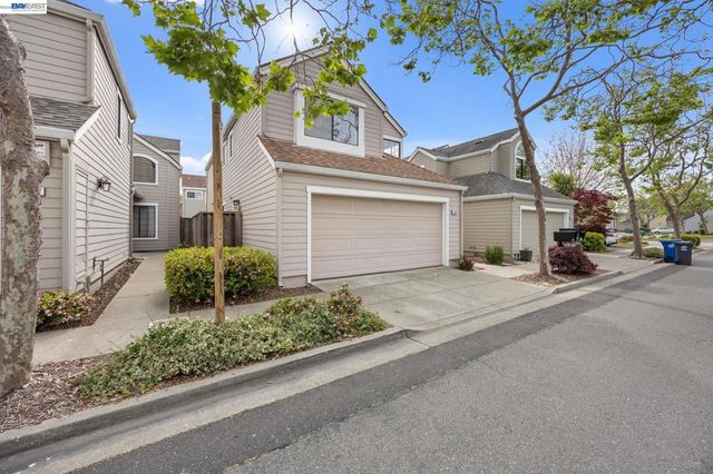 1068 Foster St, Alameda, CA 94502