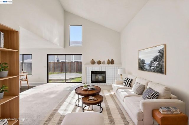 1068 Foster St, Alameda, CA 94502