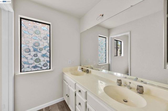 1068 Foster St, Alameda, CA 94502