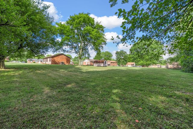 324 Welchwood Dr, Clarksville, TN 37040