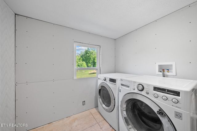 390 SparkmanTown Rd, Rock Island, TN 38581