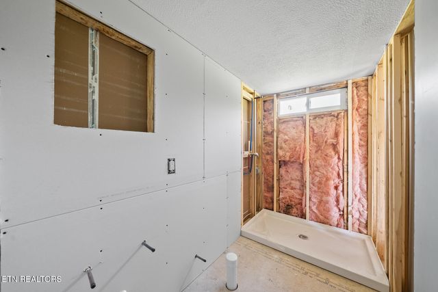 390 SparkmanTown Rd, Rock Island, TN 38581