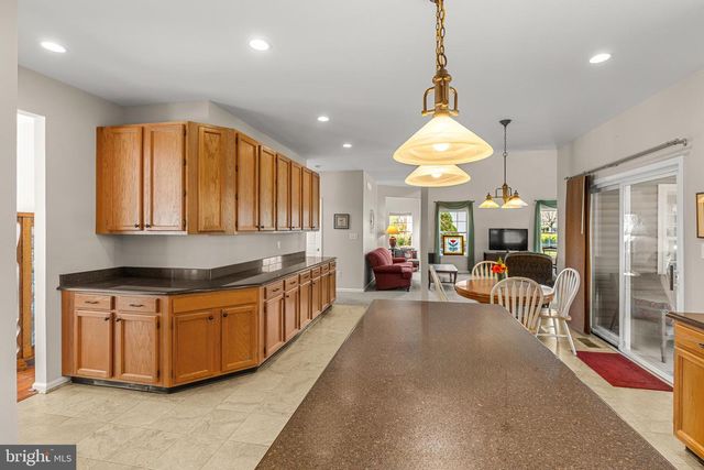 6 BELMONT CIR, Avondale, PA 19311