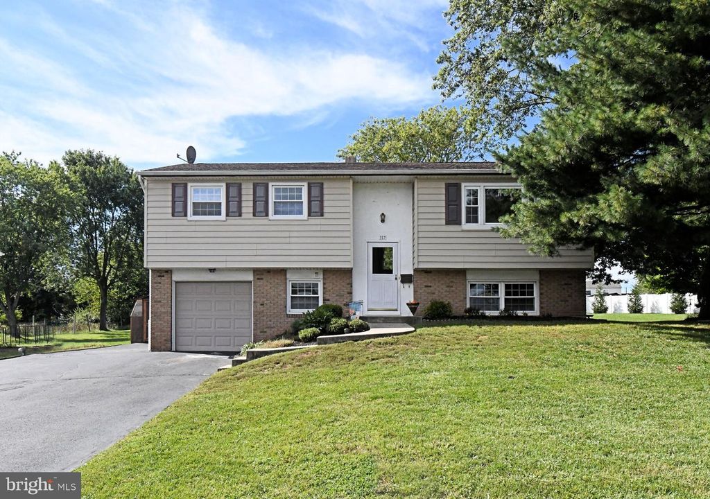 117 MEADOWLAND DR, Red Hill, PA 18076 — exterior