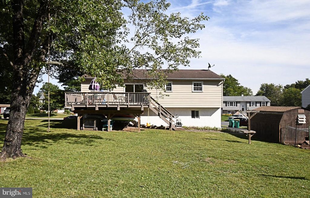 117 MEADOWLAND DR, Red Hill, PA 18076 — photo 2