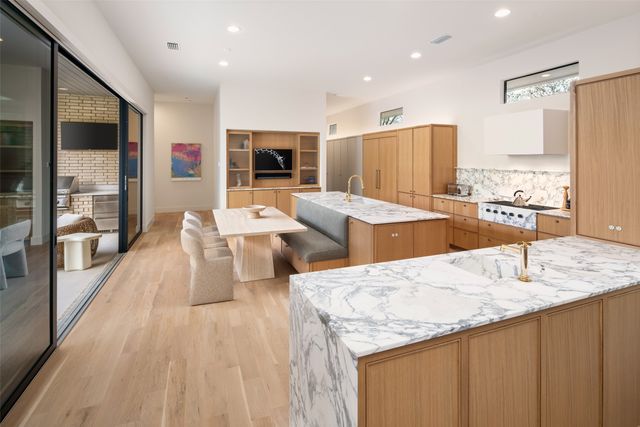 5000 W Hanover Avenue, Dallas, TX 75209