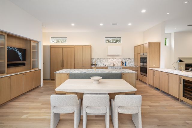 5000 W Hanover Avenue, Dallas, TX 75209