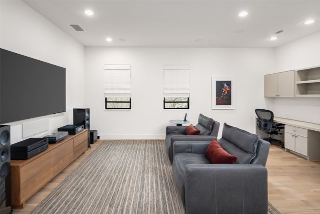 5000 W Hanover Avenue, Dallas, TX 75209