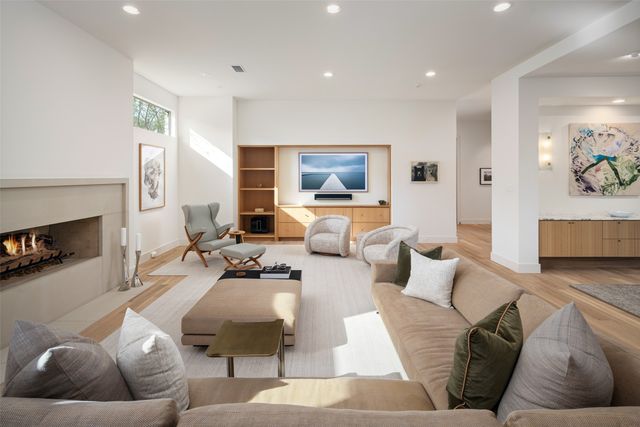 5000 W Hanover Avenue, Dallas, TX 75209