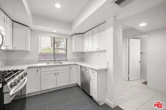 230 Bethany Road 120, Burbank, CA 91504