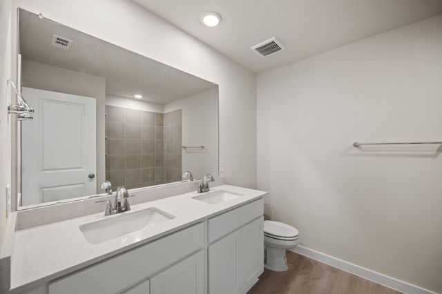 321 Amberville Drive, Red Oak, TX 75154