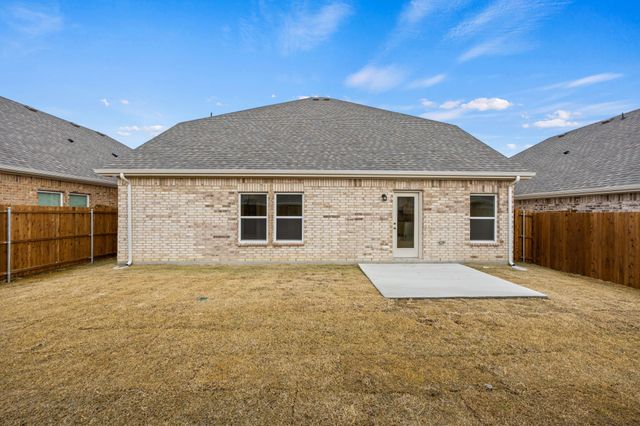 321 Amberville Drive, Red Oak, TX 75154