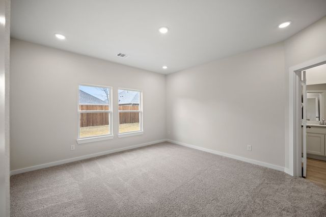 321 Amberville Drive, Red Oak, TX 75154