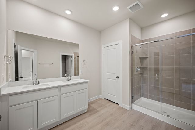 321 Amberville Drive, Red Oak, TX 75154