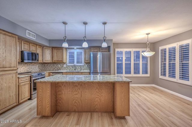 5141 W WIKIEUP Lane W, Glendale, AZ 85308