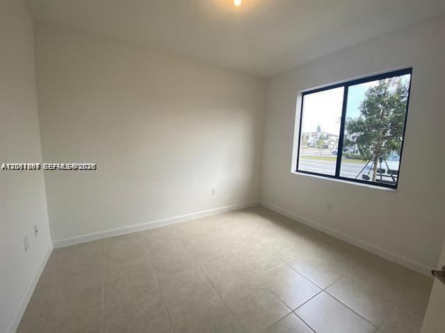 575 NE 208th Ter 575, Miami, FL 33179