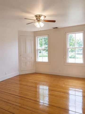 15 Daniels W Road, Albany, VT 05845
