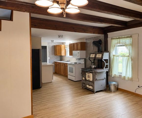 15 Daniels W Road, Albany, VT 05845