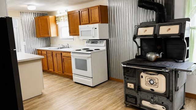 15 Daniels W Road, Albany, VT 05845