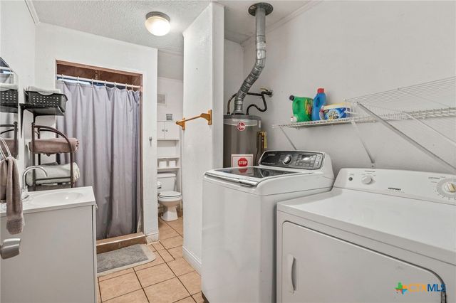 921 S Laurel Avenue, Luling, TX 78648