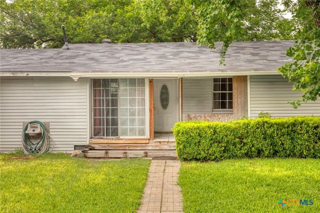 921 S Laurel Avenue, Luling, TX 78648