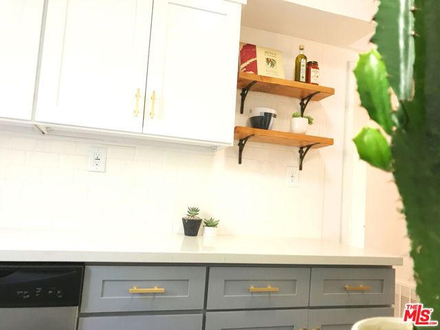 1257 S Cloverdale Avenue, Los Angeles, CA 90019