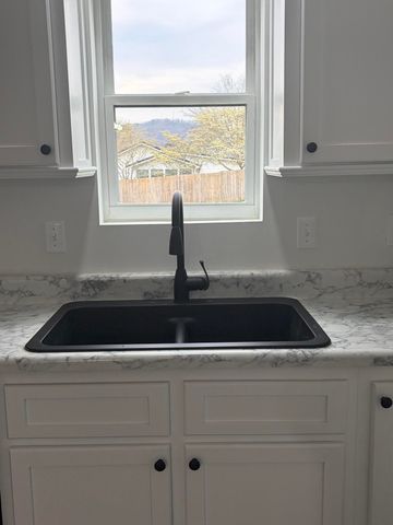 512 Moore Road, Williamsburg, KY 40769