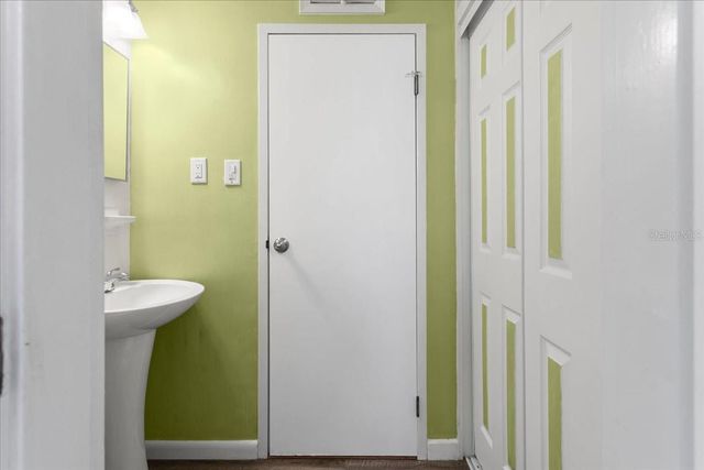 1302 NE 14TH TERRACE, Gainesville, FL 32601