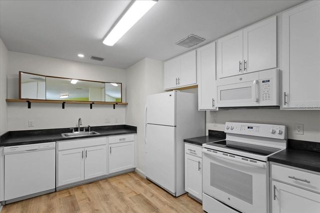 1302 NE 14TH TERRACE, Gainesville, FL 32601