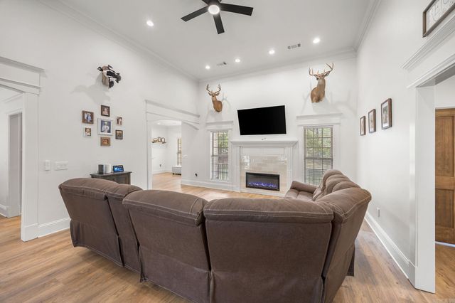 170 Parkway Square, Pearcy, AR 71964