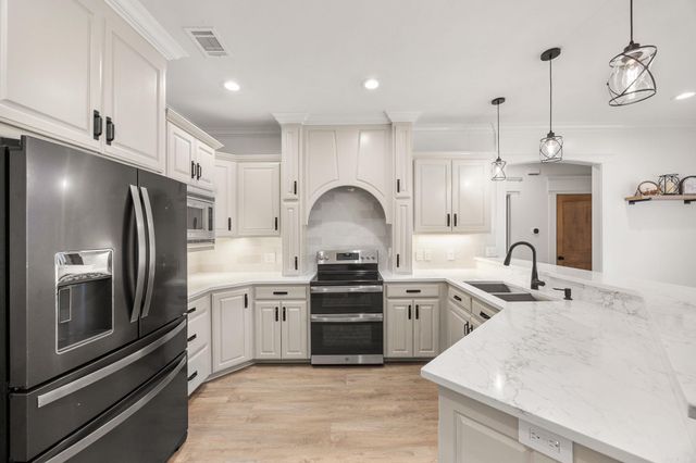 170 Parkway Square, Pearcy, AR 71964