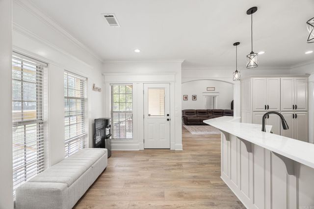 170 Parkway Square, Pearcy, AR 71964