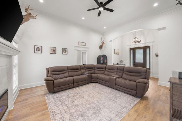 170 Parkway Square, Pearcy, AR 71964