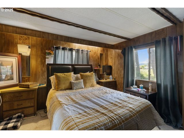111 SHARWAY Ln, Winston, OR 97496