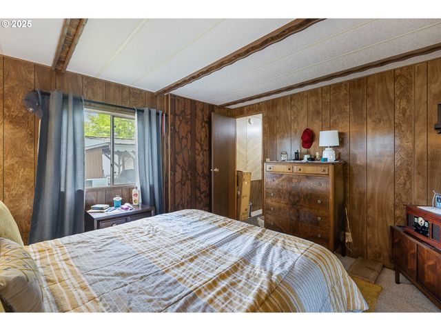 111 SHARWAY Ln, Winston, OR 97496