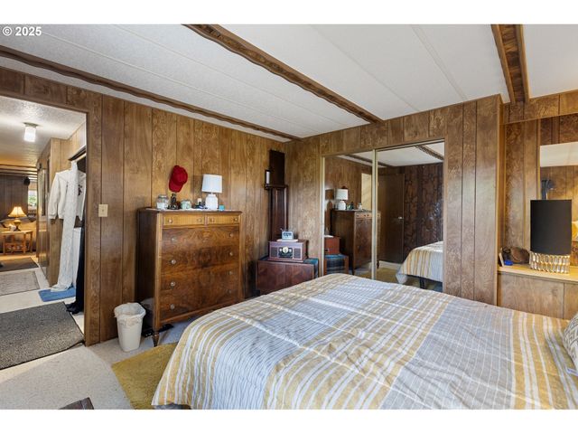 111 SHARWAY Ln, Winston, OR 97496