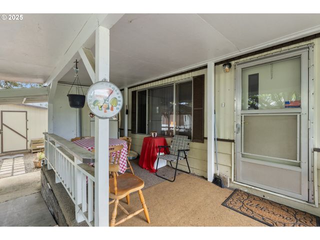 111 SHARWAY Ln, Winston, OR 97496