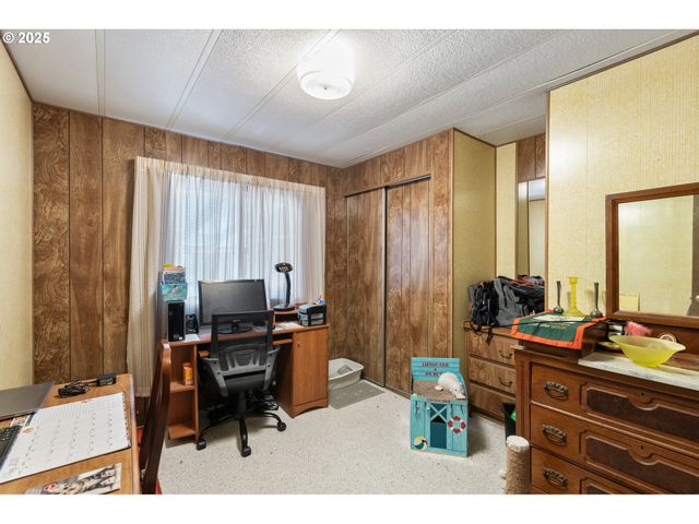 111 SHARWAY Ln, Winston, OR 97496