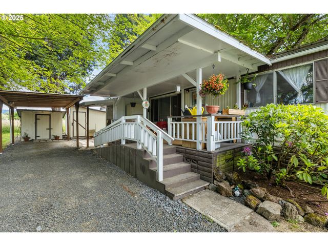 111 SHARWAY Ln, Winston, OR 97496