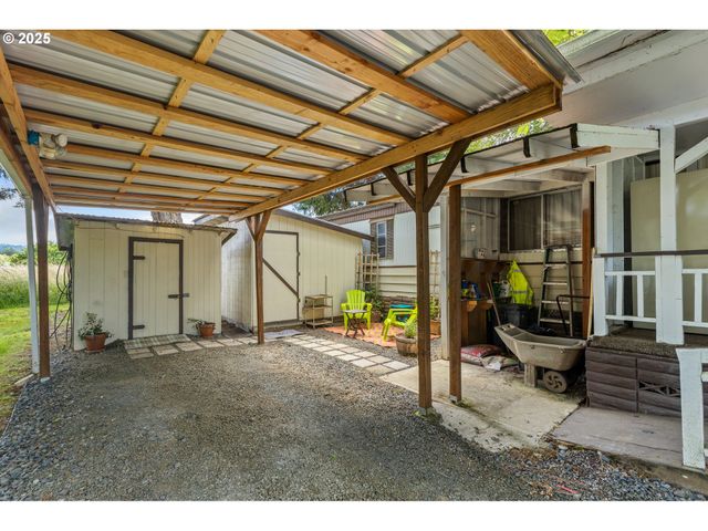 111 SHARWAY Ln, Winston, OR 97496