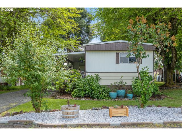 111 SHARWAY Ln, Winston, OR 97496