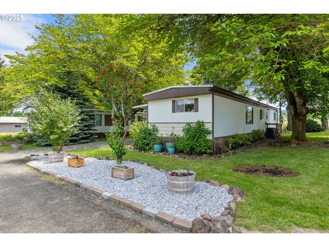 111 SHARWAY Ln, Winston, OR 97496