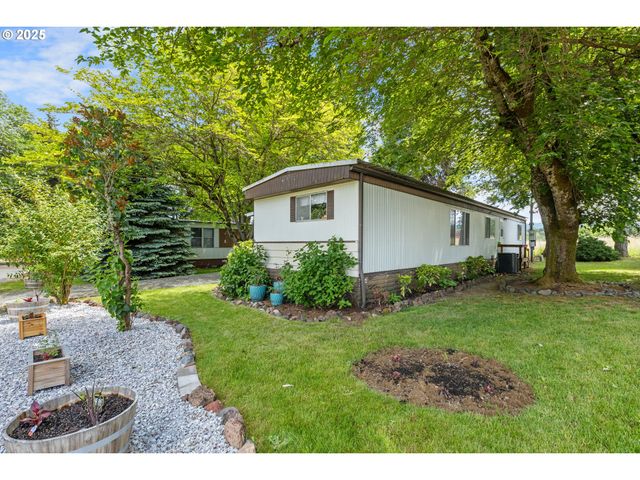 111 SHARWAY Ln, Winston, OR 97496