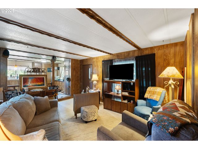 111 SHARWAY Ln, Winston, OR 97496