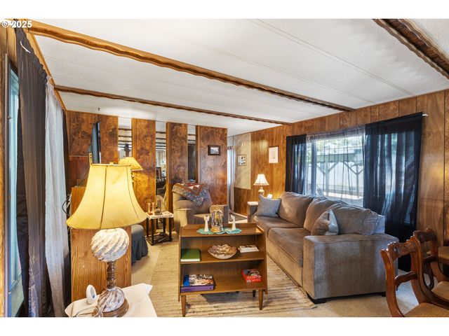 111 SHARWAY Ln, Winston, OR 97496