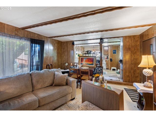111 SHARWAY Ln, Winston, OR 97496