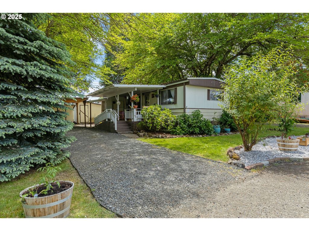 111 SHARWAY Ln, Winston, OR 97496