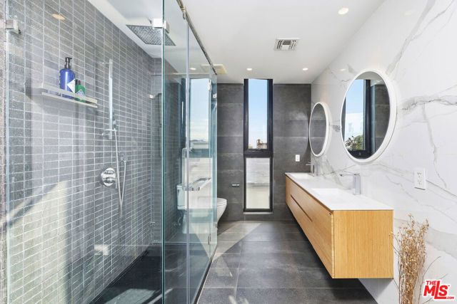 1253 N Sweetzer Avenue 7, West Hollywood, CA 90069