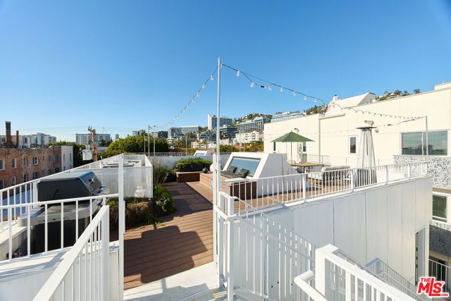 1253 N Sweetzer Avenue 7, West Hollywood, CA 90069